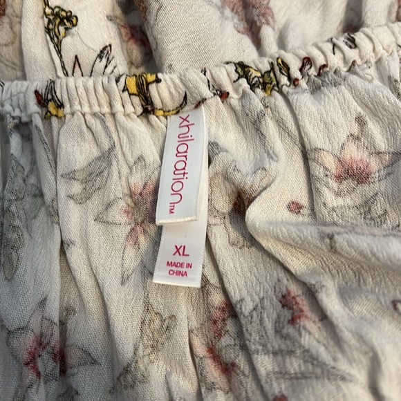 Xhilaration | white floral crop top 🌸 - Picture 3 of 5